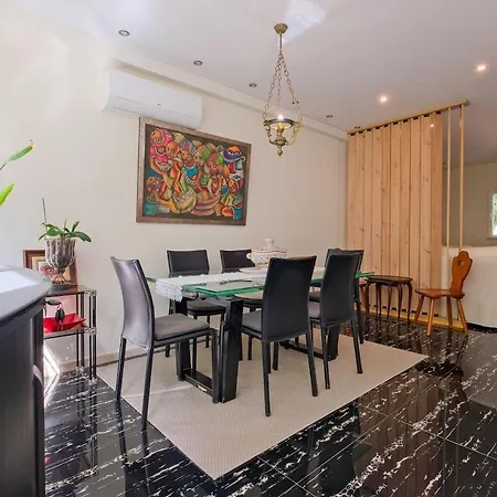 Elegant Guest With Hot Tub Full Shared *