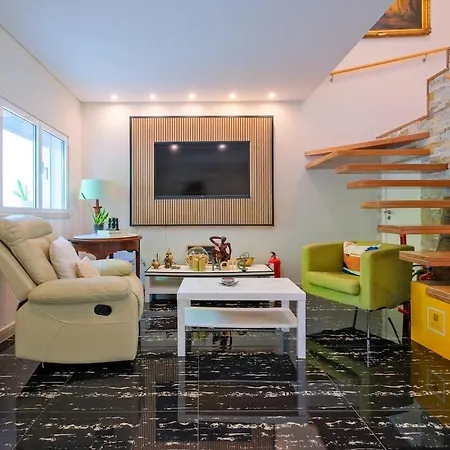 Проживание в семье Elegant Guest With Hot Tub Full Shared *