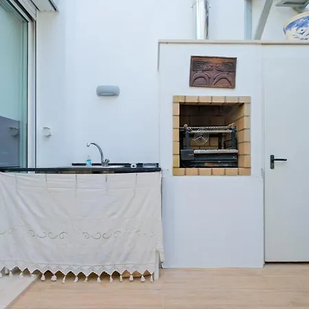 Elegant Guest With Hot Tub Full Shared Проживание в семье