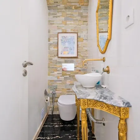Проживание в семье Elegant Guest With Hot Tub Full Shared